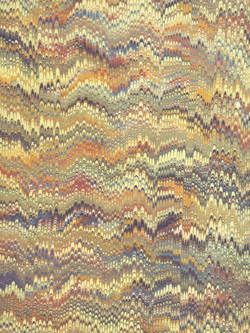 Hoja de papel marmoleado con vetas onduladas en tonos tierra, ocre y azul obtenidas sobre baño espesado